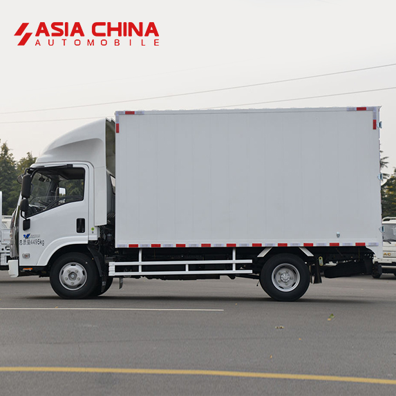 Qingling Isuzu ELF M100 Cargo Truck 4×2 Box Truck