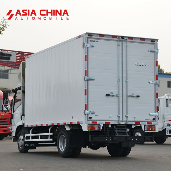 Qingling Isuzu ELF M100 Cargo Truck 4×2 Box Truck