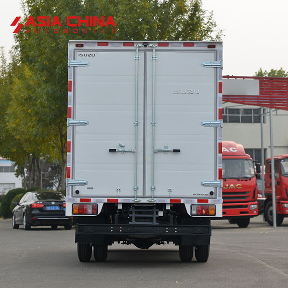 Qingling Isuzu ELF M100 Cargo Truck 4×2 Box Truck