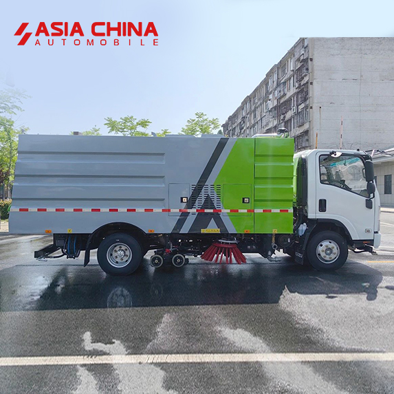 Isuzu Подметально-моечная машина