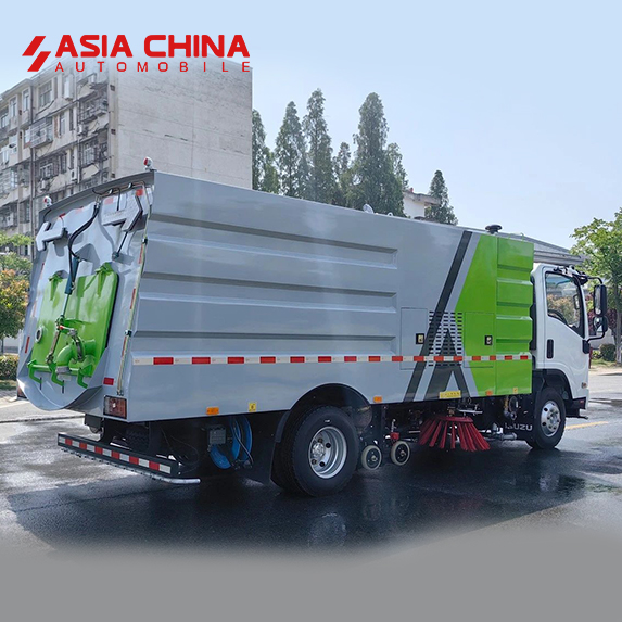 Isuzu Подметально-моечная машина