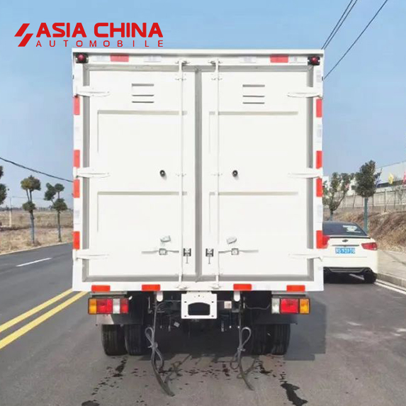 Isuzu Flammable Gas Transport Van Truck