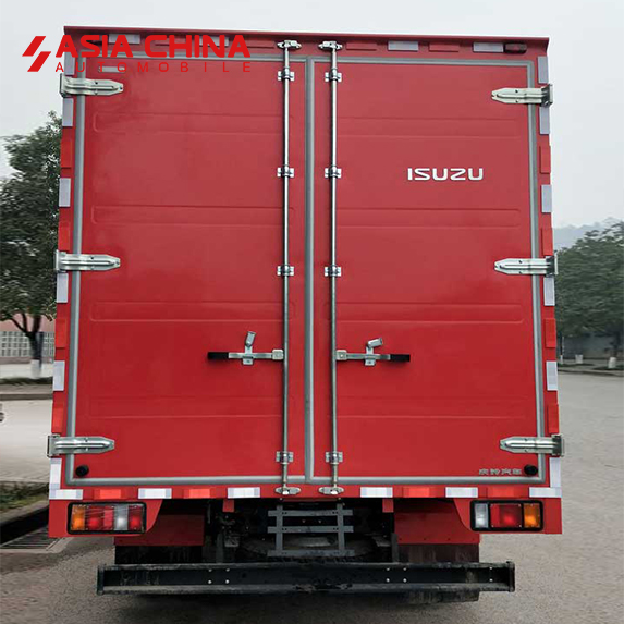 Isuzu Bottled Beverage Truck