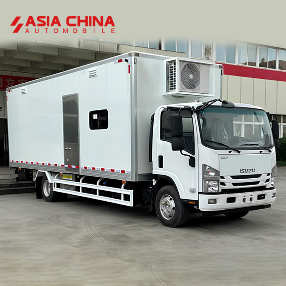 Isuzu Emergency Supply truck