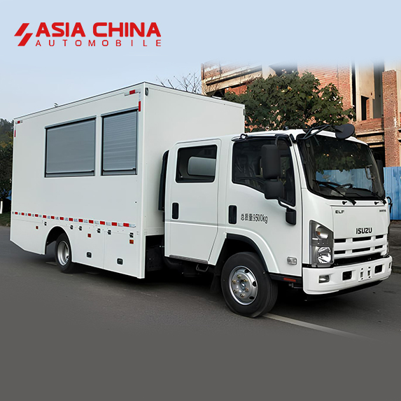 Isuzu Traffic Cone Collection Truck
