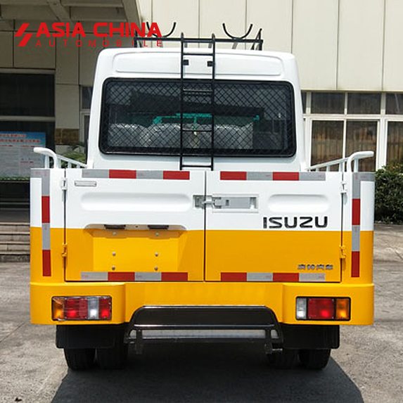 Isuzu Engineering Truck