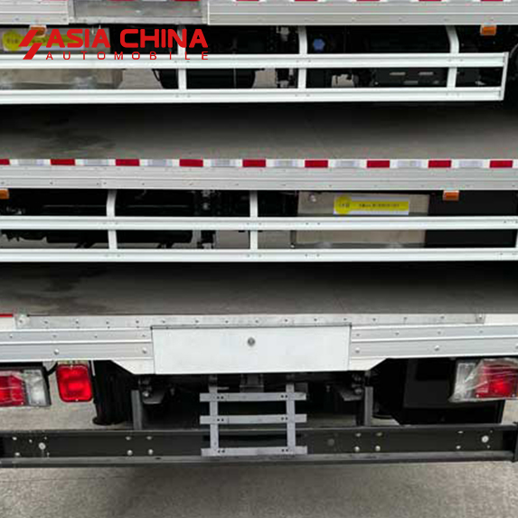 Isuzu Emergency Supply truck