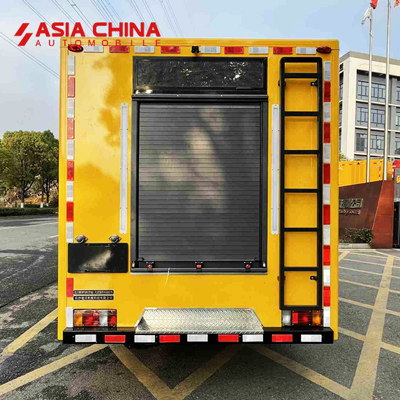 Isuzu High-Capacity Emergency Drainage Truck