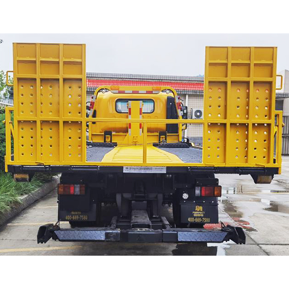 Isuzu Tow Truck with Flatbed and Wheel Lift
