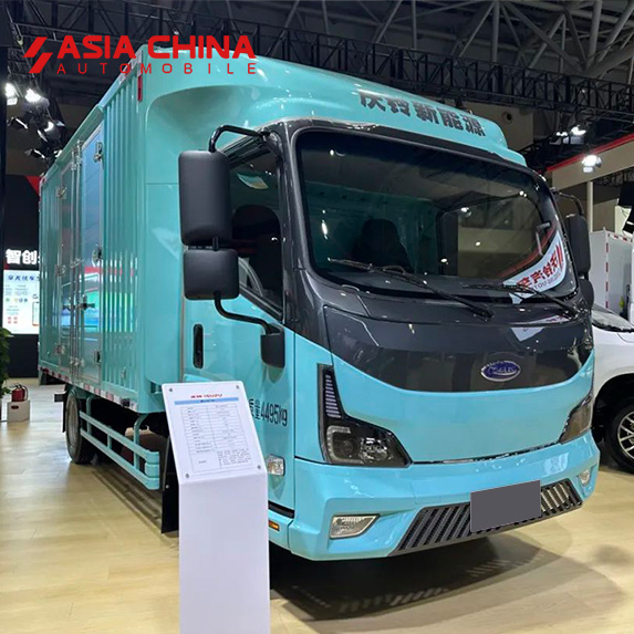 Isuzu EQ2 Right-Hand Drive Electric Box Truck