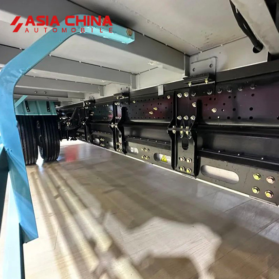 Isuzu EQ2 Right-Hand Drive Electric Box Truck